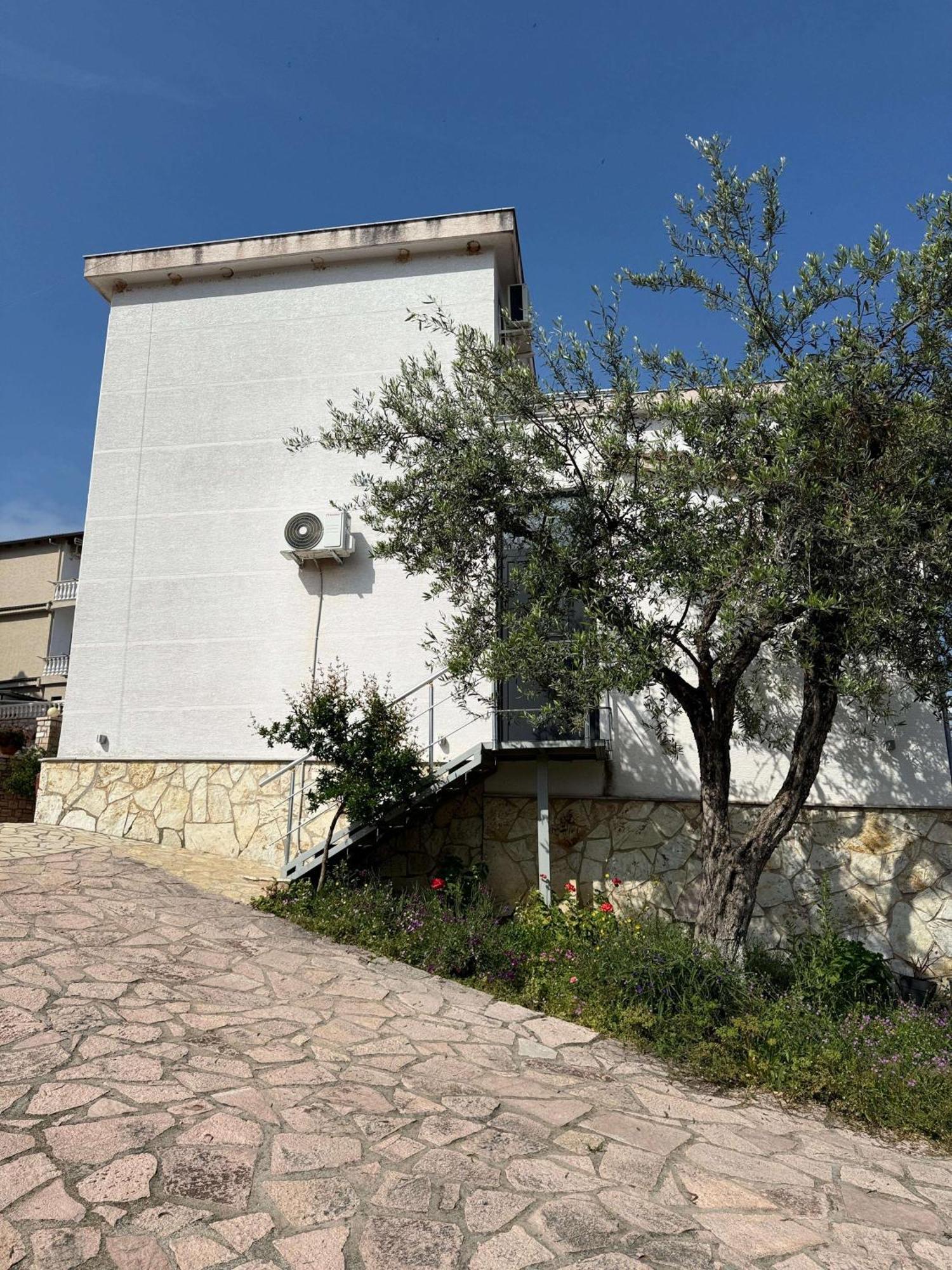 Vila Bilali Apartment Ksamil Bagian luar foto