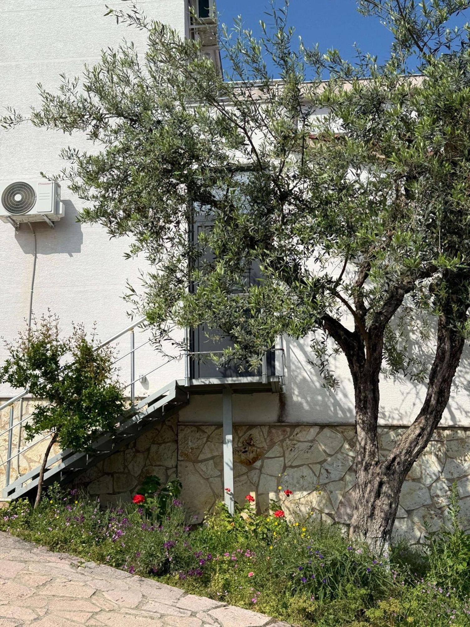 Vila Bilali Apartment Ksamil Bagian luar foto